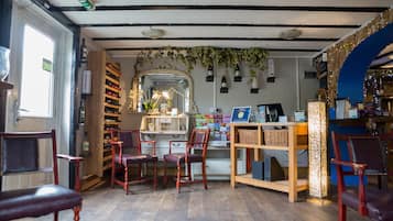 Coin salon dans le hall