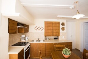 Private kitchen - Mykonos Old Harbor Suite (Mykonos)