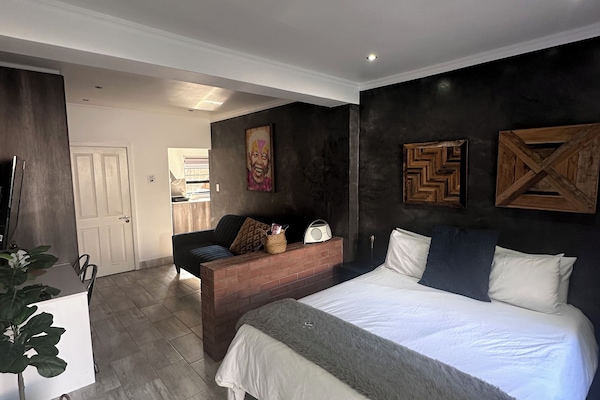 Decoración personalizada, muebles diferentes y cortinas blackout