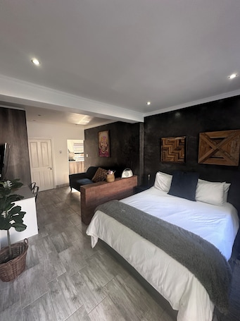 Family Apartment, 1 Bedroom | Individually decorated, individually furnished, blackout drapes