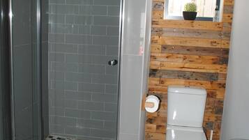 Family Apartment, 1 Bedroom | Bathroom