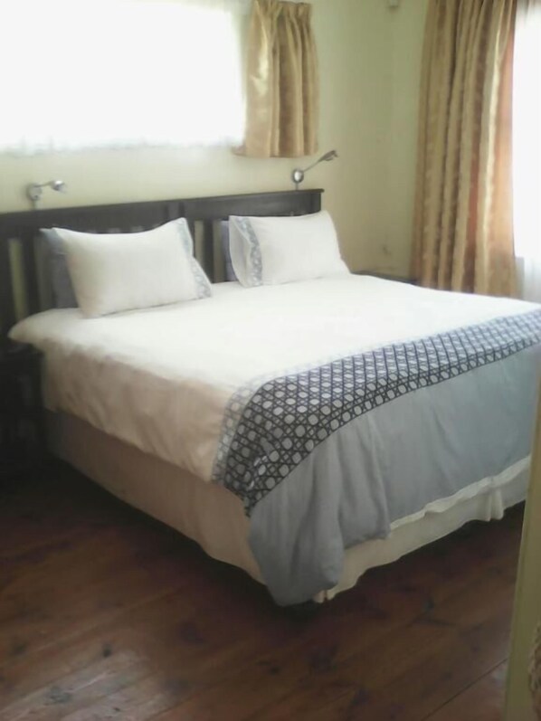 Classic Double Room | WiFi, bed sheets