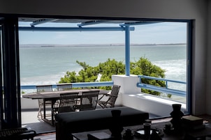 Panoramic Room | Living area | Flat-screen TV, DVD player
