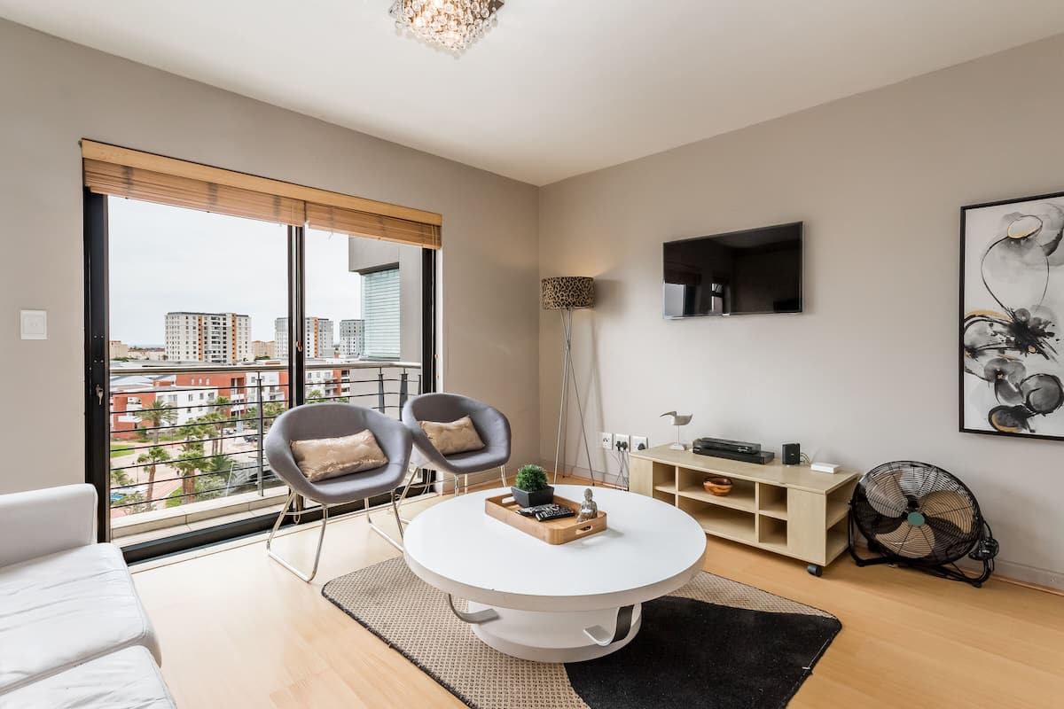 Luxe appartement, 1 slaapkamer (607W) | Woonruimte | Een smart-tv, een videogameconsole, Netflix en speelgoed