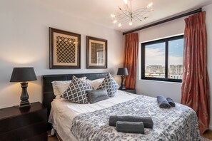 Luxury Apartment, 1 Bedroom (601W) | Hypo-allergenic bedding, in-room safe, individually decorated - Lavira (Cape Town)