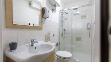 Classic Room, 1 Queen Bed, Non Smoking | Bathroom | Shower, rainfall showerhead, free toiletries, hair dryer