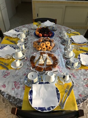 Petit déjeuner composé de spécialités régionales compris tous les jours