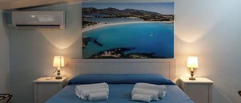 Deluxe kamer (Bagno esterno / External Bathroom) | Uitzicht op het water