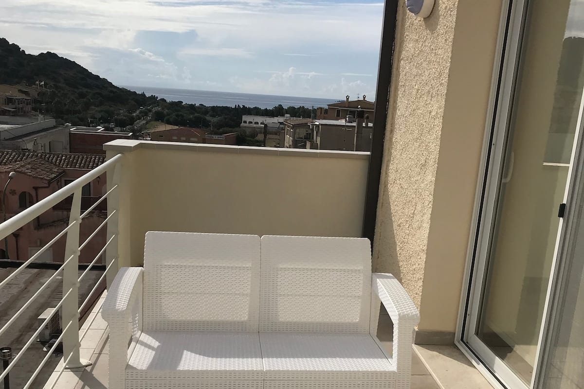 Superior vierpersoonskamer, 1 queensize bed met slaapbank, niet-roken, uitzicht op zee | Balkon