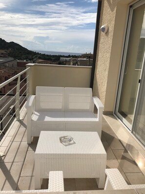 Chambre Quadruple Supérieure, 1 grand lit et 1 canapé-lit, non-fumeurs, vue mer | Balcon