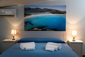 Classic Room, 1 Queen Bed, Non Smoking | Bathroom | Shower, rainfall showerhead, free toiletries, hair dryer - Casa Tacconi (Villasimius)