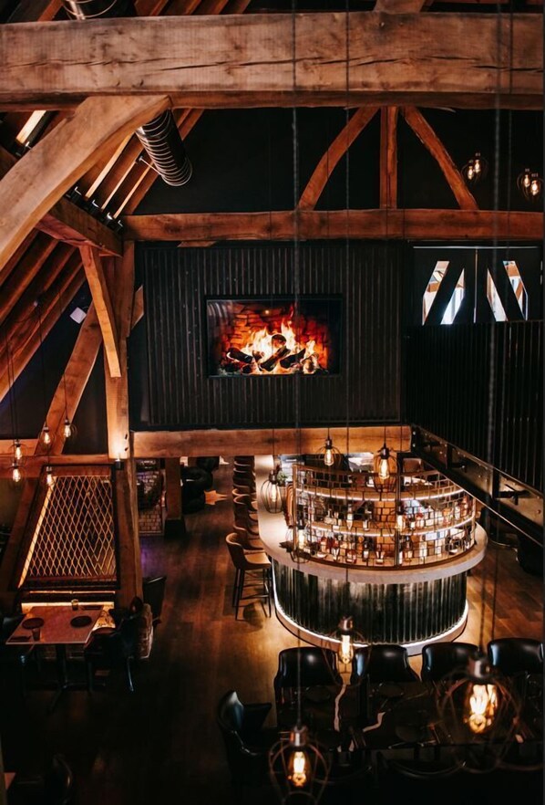 2 restaurants, breakfast, lunch, dinner served; Pan-Asian cuisine