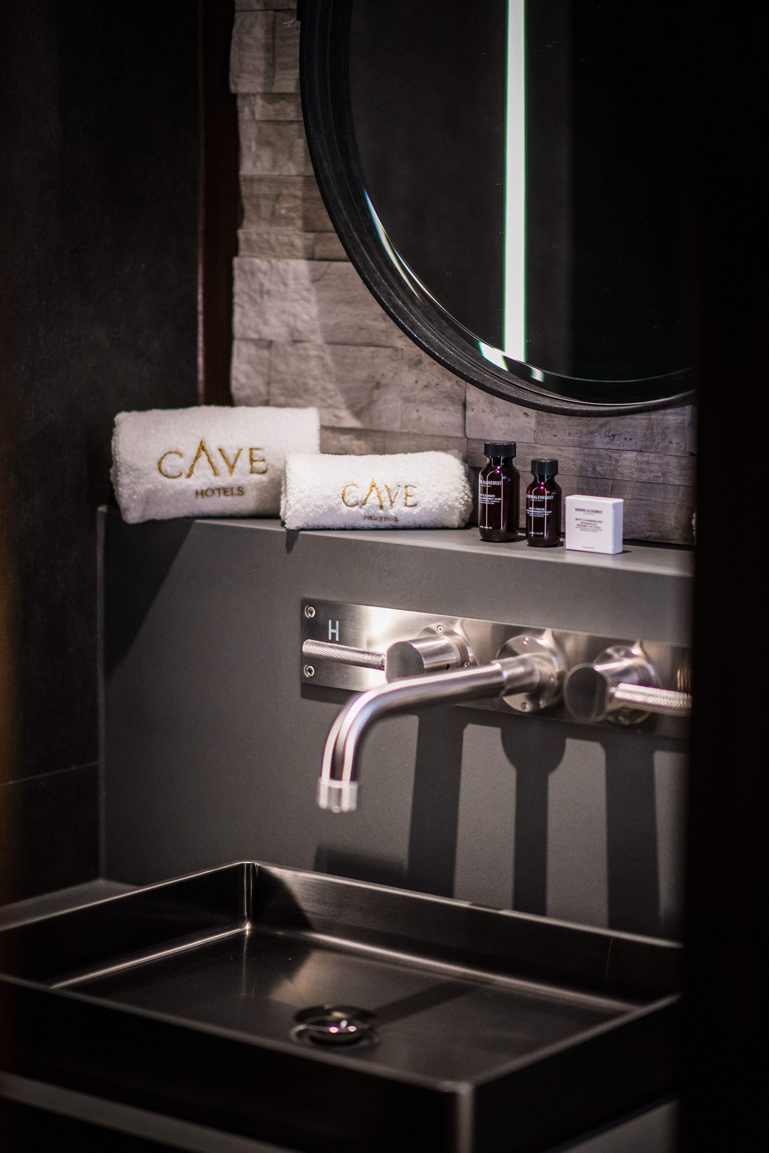 junior suite | bathroom | free toiletries, hair dryer, bathrobes, slippers