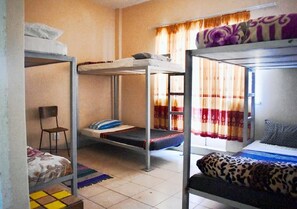 Desk, free WiFi - Urban Backpackers (Johannesburg)