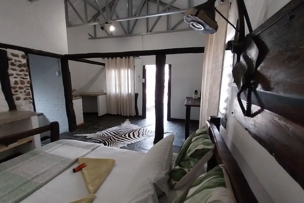 Standard Double Room, Non Smoking | Desk, bed sheets