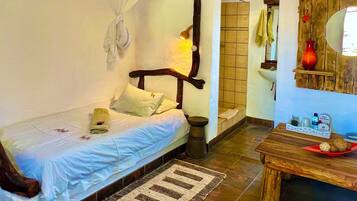 Single Room, Non Smoking | Desk, bed sheets