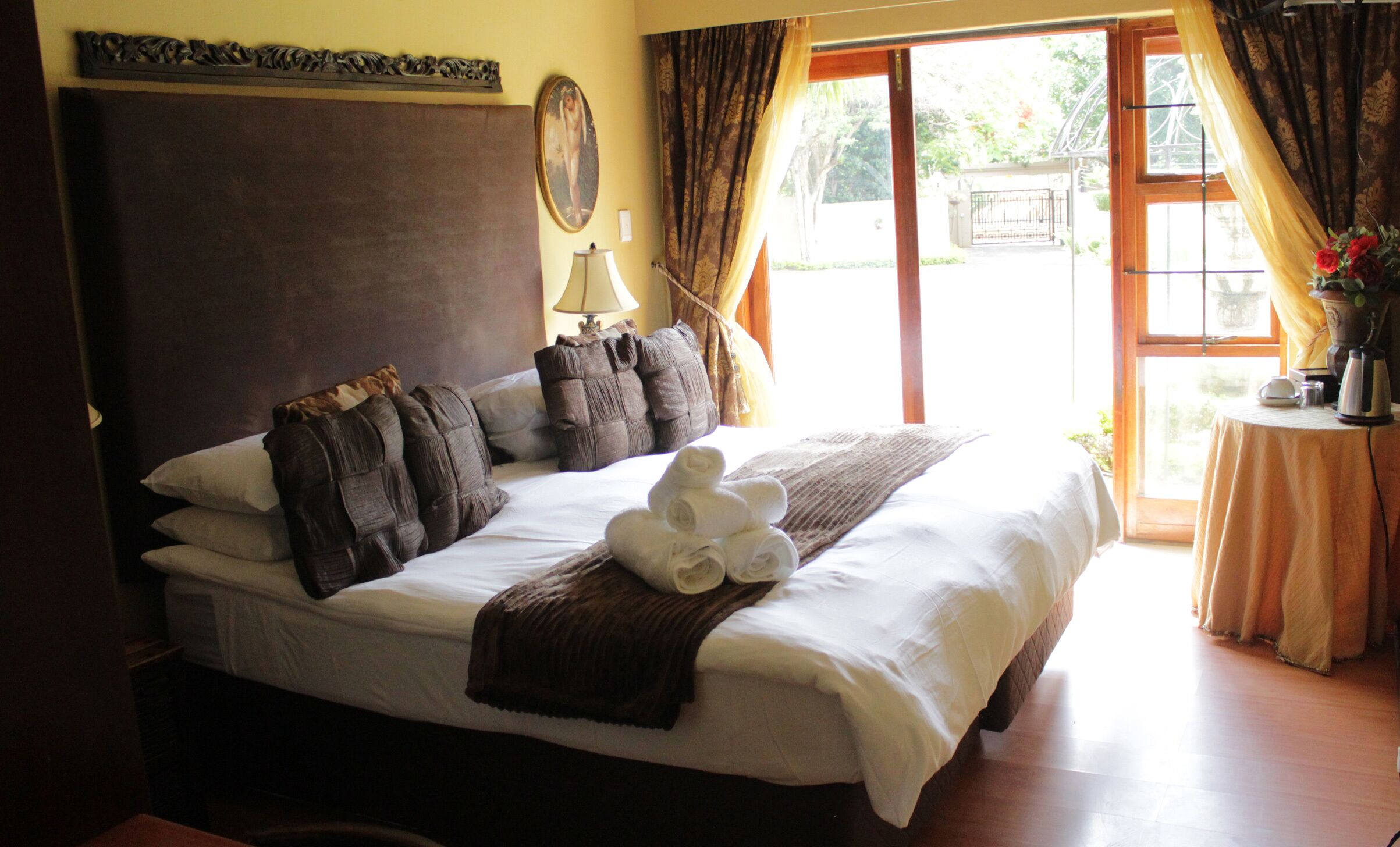 Individually decorated, desk, blackout curtains, free WiFi