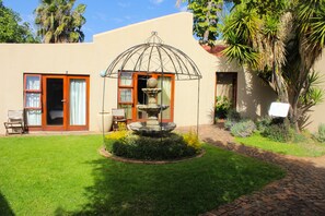 Exterior detail - Echo Garden Guesthouse (Rustenburg)