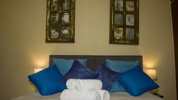 Quarto casal standard | Individualmente decorados, escrivaninha, cortinas blackout