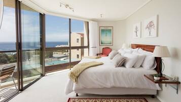 Deluxe Apartment, 3 Bedrooms | 3 bedrooms, free WiFi