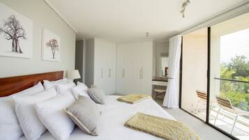 Deluxe Apartment, 3 Bedrooms | 3 bedrooms, free WiFi