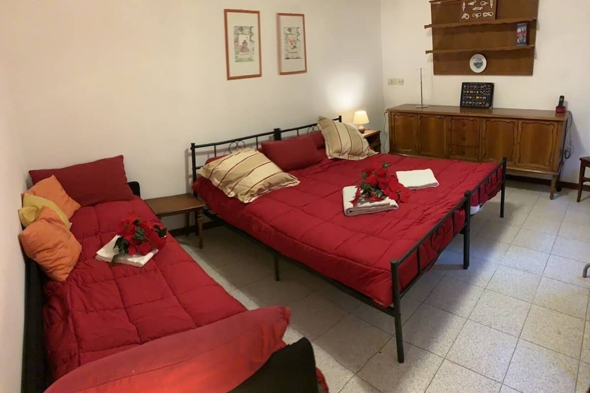 2 bedrooms, premium bedding, desk, soundproofing