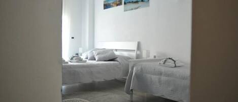 Literie de qualité supérieure, Wi-Fi gratuit, draps fournis