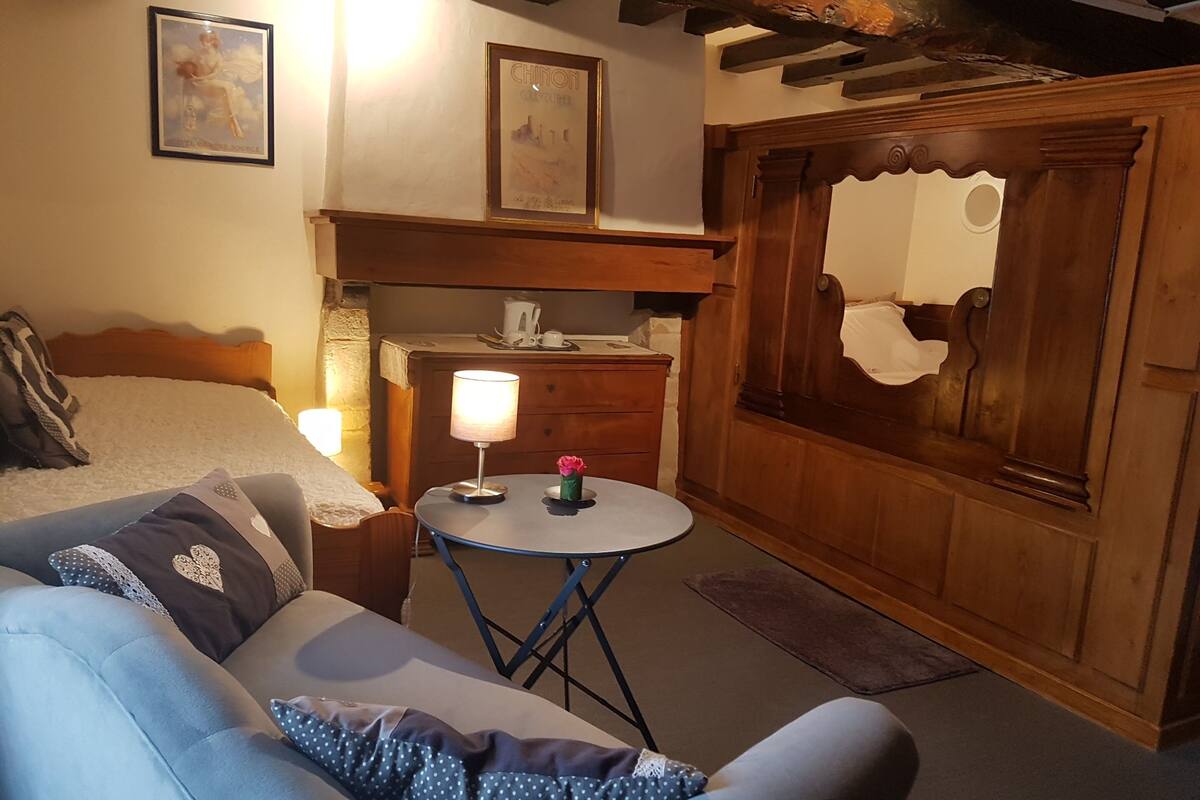Classic Twin Room | Blackout drapes, iron/ironing board (on request), WiFi (free)