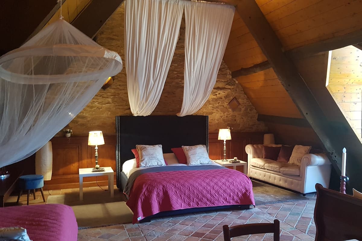 Classic Quadruple Room | Blackout drapes, iron/ironing board (on request), WiFi (free)
