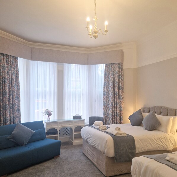 Decoración personalizada, muebles diferentes y escritorio 