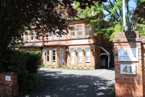 Front of property - St. Margaret's Hotel (Oxford)