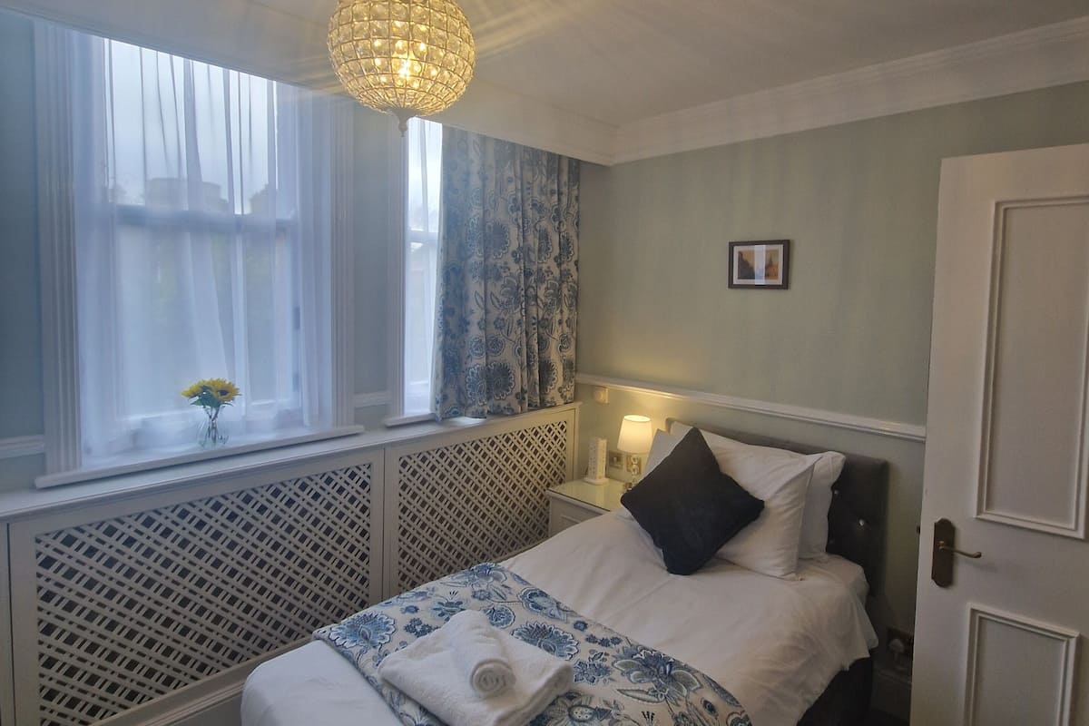 Single Room | Individually decorated, individually furnished, desk, laptop workspace
