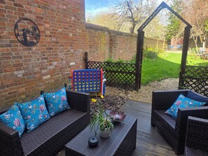 Habitación cuádruple Deluxe, en el área del jardín | Terraza o patio