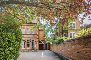 Front of property - St. Margaret's Hotel (Oxford)