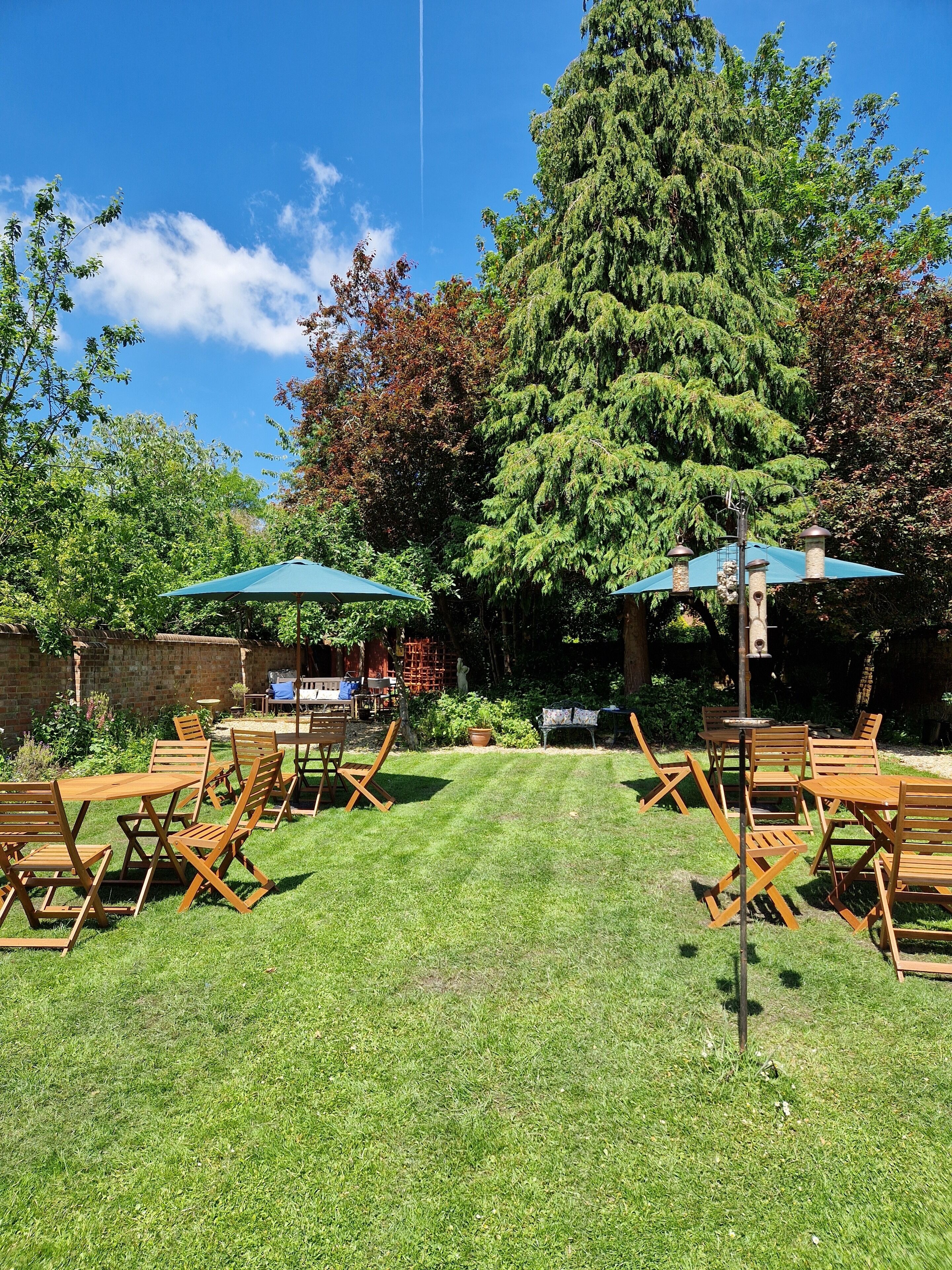 1 bedroom, individually decorated, individually furnished, desk