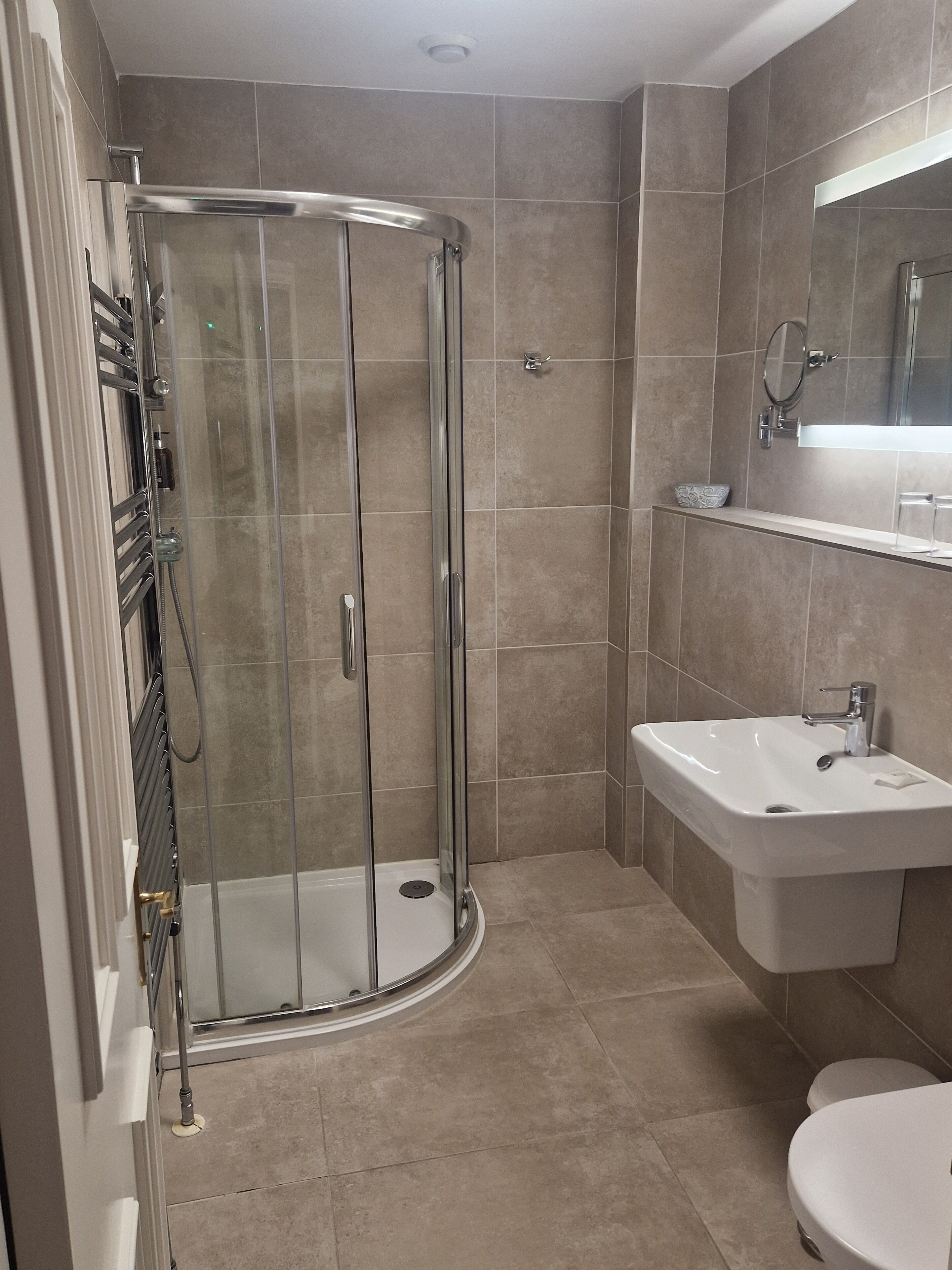 deluxe quadruple room, garden area | 1 bedroom, individually decorated, individually furnished, desk