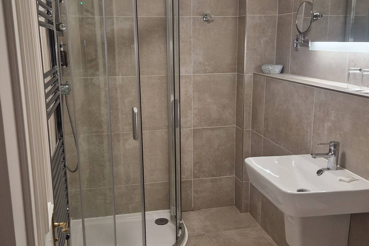 deluxe quadruple room, garden area | 1 bedroom, individually decorated, individually furnished, desk