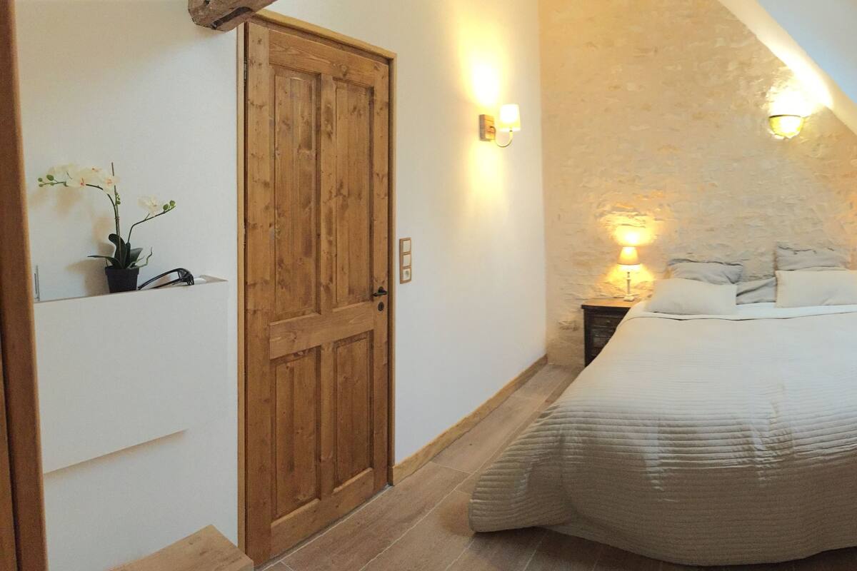 Comfort Double Room, 1 King Bed (Pomme) | Cots/infant beds, rollaway beds, free WiFi, bed sheets