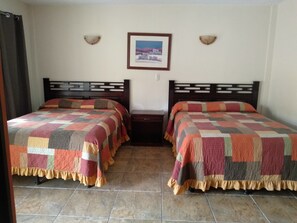 In-room safe, desk, iron/ironing board, free WiFi - Hotel Portal de Occidente (Quetzaltenango)