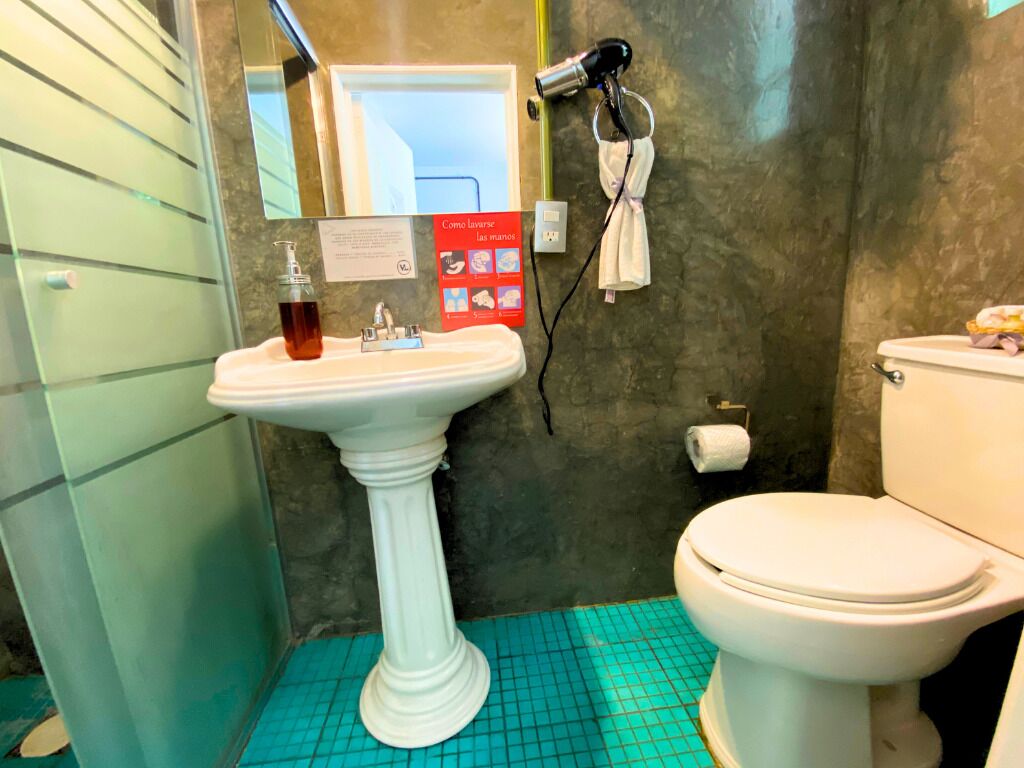 city double room, 1 double bed | bathroom | shower, free toiletries, hair dryer, towels