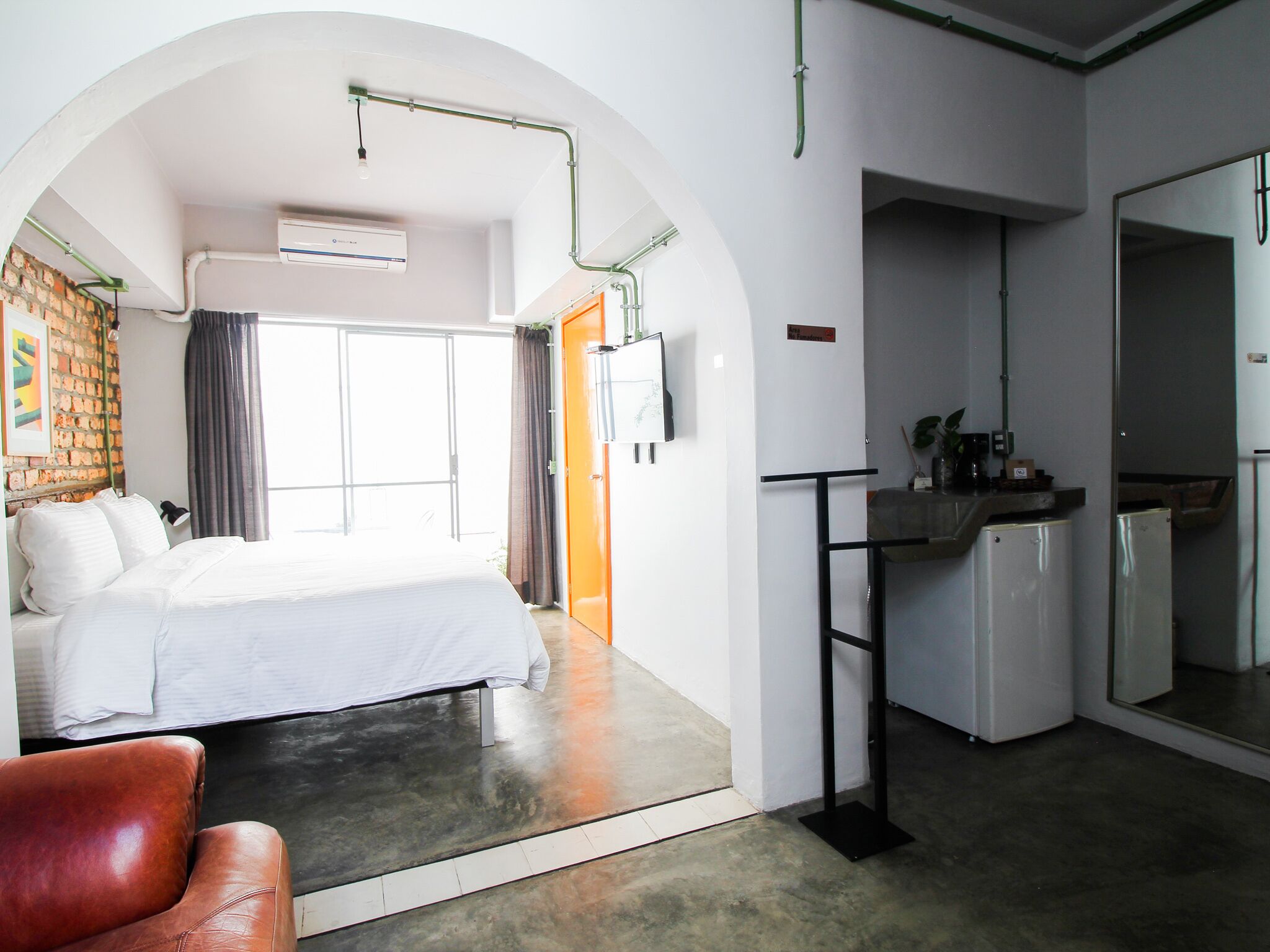 city suite, 1 king bed | down duvets, iron/ironing board, free wifi, bed sheets