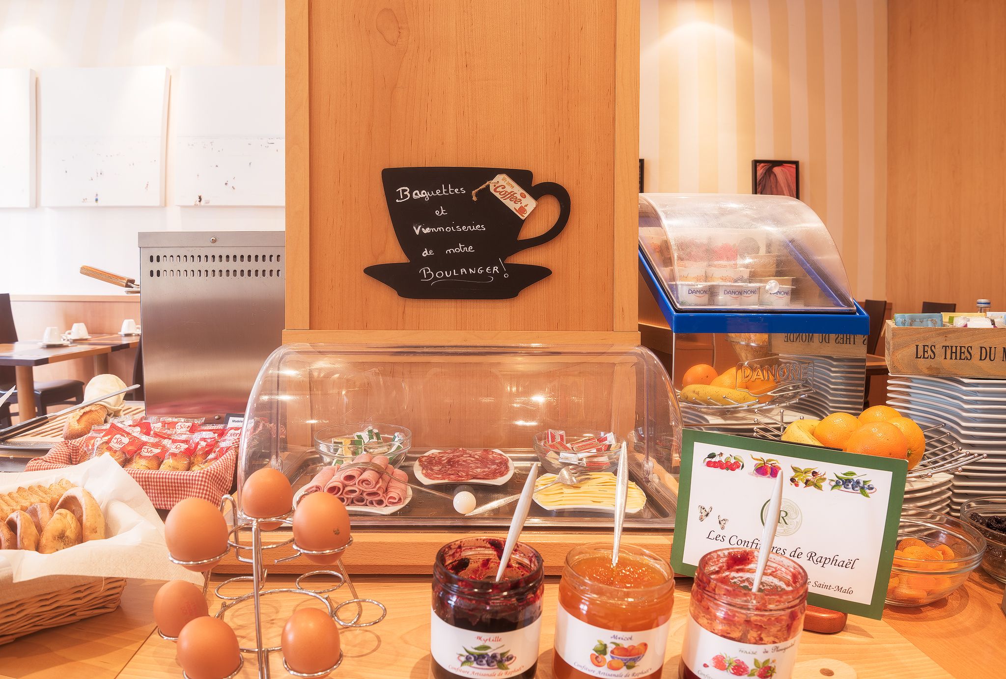 daily buffet breakfast (eur 11 per person)