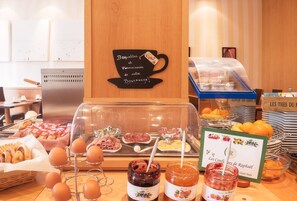 Desayuno buffet todos los días (con cargo) 