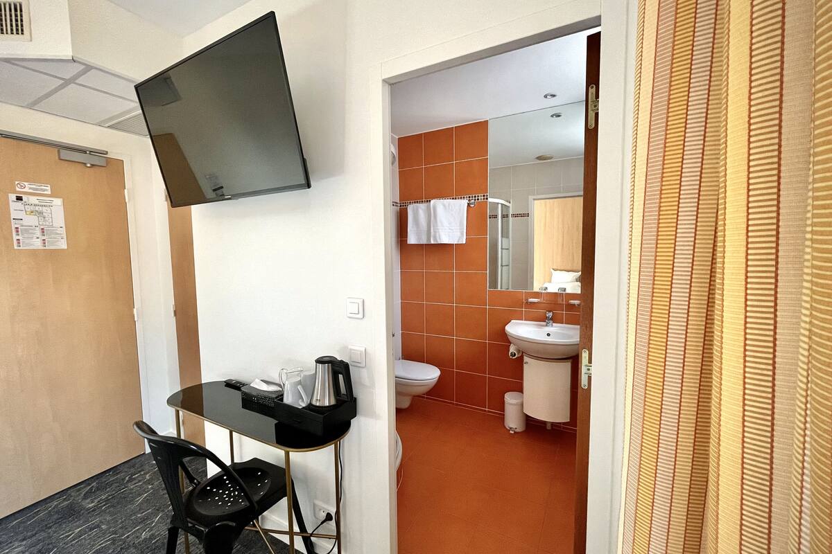 twin room | 1 bedroom, desk, blackout curtains, soundproofing