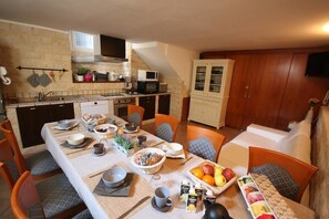 Petit déjeuner composé de spécialités régionales compris tous les jours