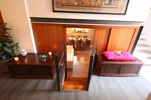 Coffres-forts dans les chambres, bureau, rideaux occultants