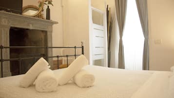 Classic Double Room | In-room safe, desk, blackout drapes, free WiFi