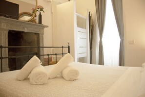 Classic Double Room | In-room safe, desk, blackout curtains, free WiFi - 7 Archi Bed & Breakfast (Como)