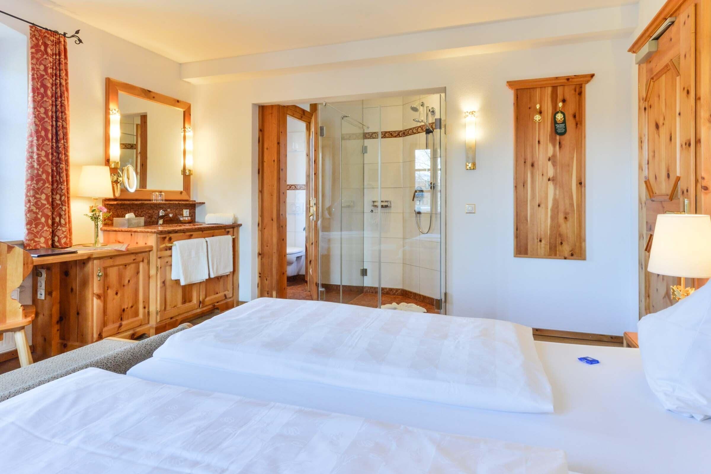 Standard Double Room | Desk, soundproofing, cots/infant beds, rollaway beds