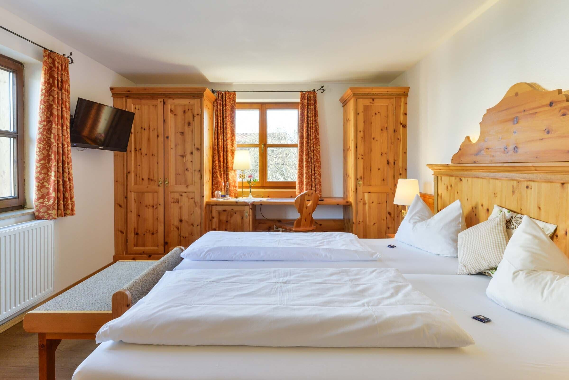 standard double room | 1 bedroom, desk, soundproofing, cots/infant beds